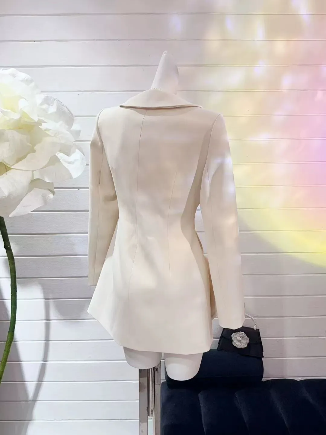 BEULAH 3D FLOWER EMBELLISHED BLAZER IN BEIGE