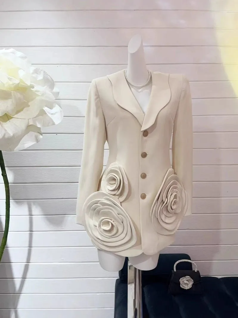 BEULAH 3D FLOWER EMBELLISHED BLAZER IN BEIGE
