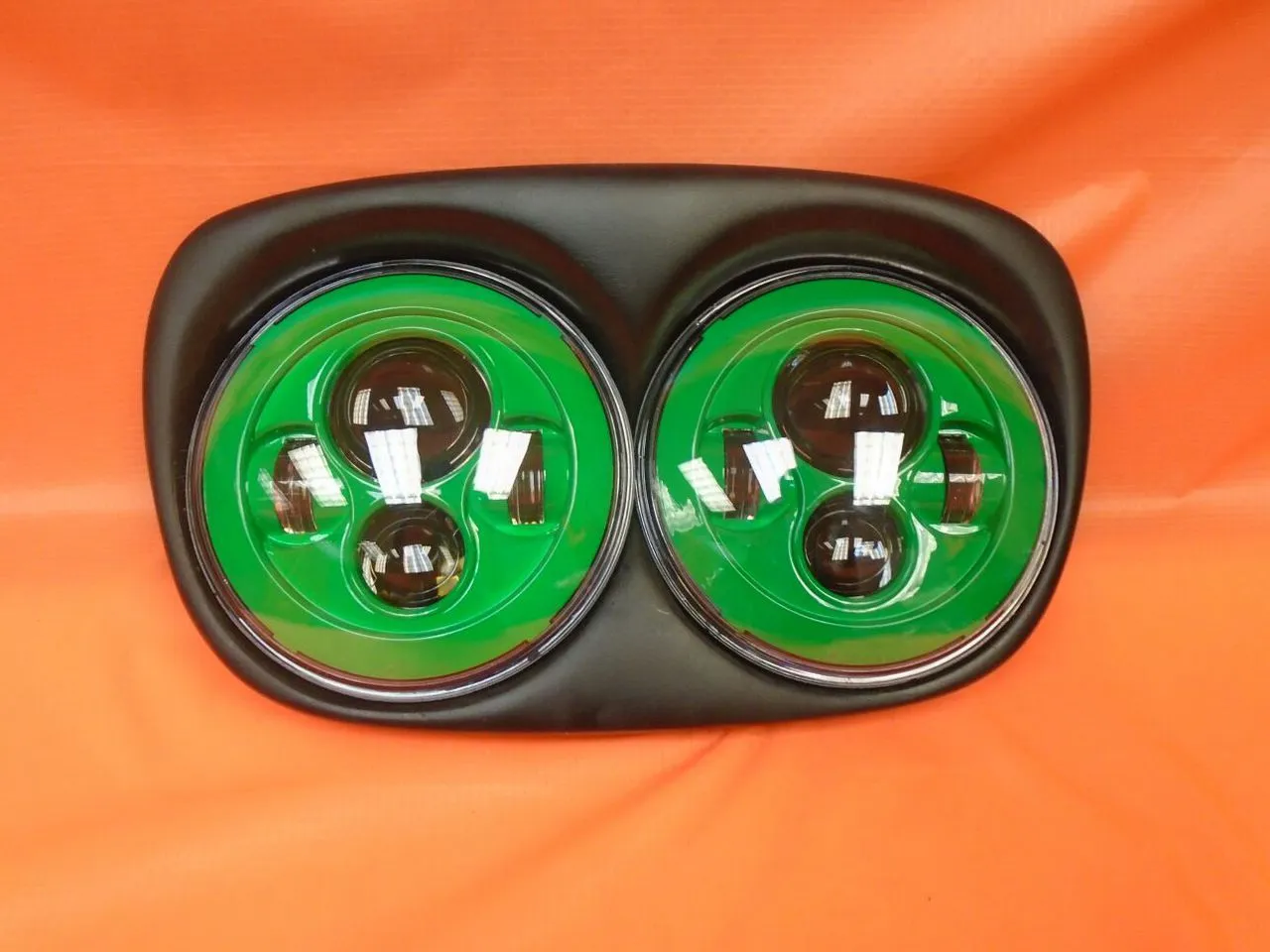 DUAL 7" GREEN DAYMAKER LED ROAD GLIDE Black Light Bulb Headlight Motorcycle Harley   Bezel