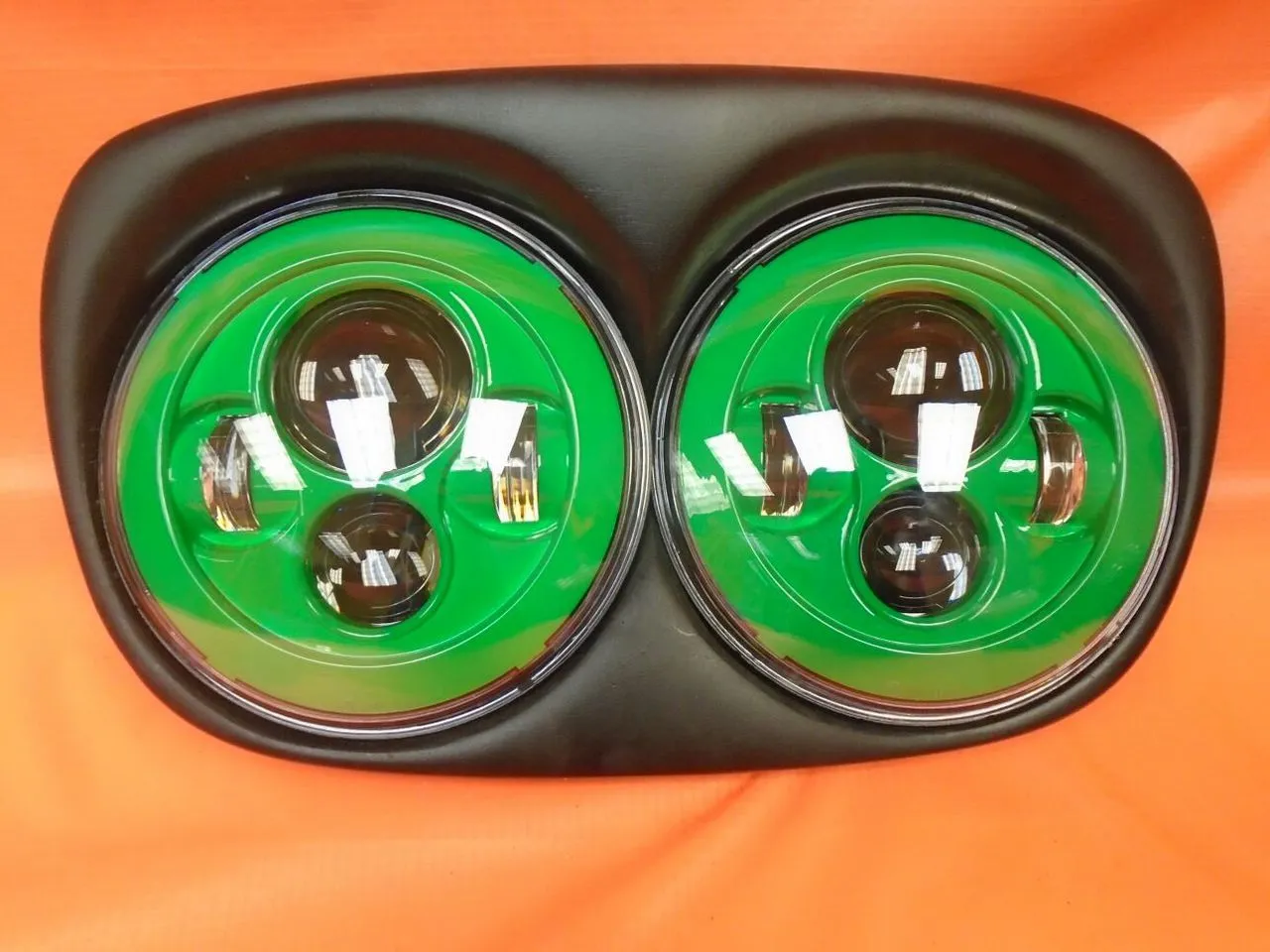 DUAL 7" GREEN DAYMAKER LED ROAD GLIDE Black Light Bulb Headlight Motorcycle Harley   Bezel