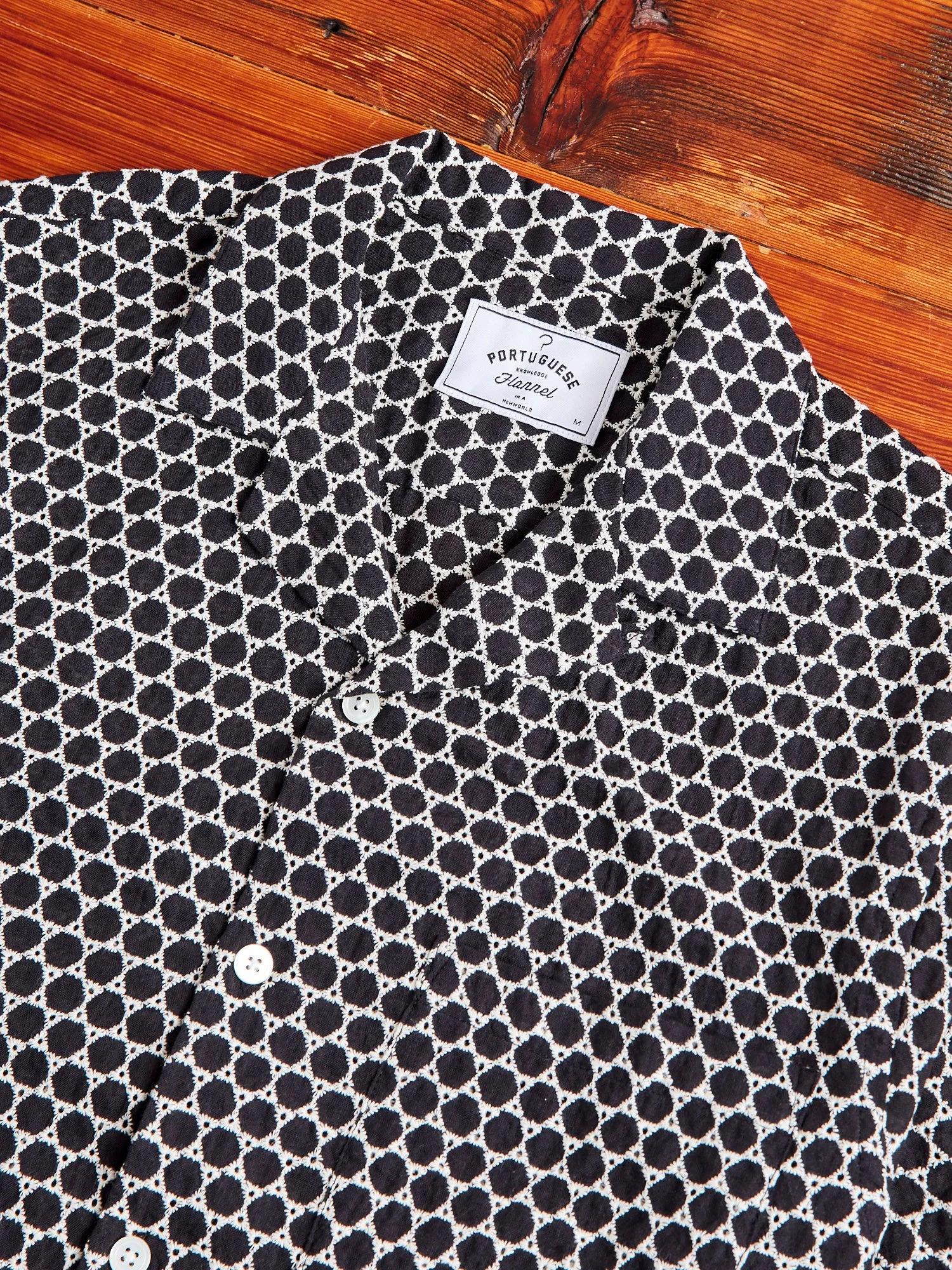Folc Button-Up Shirt in Black