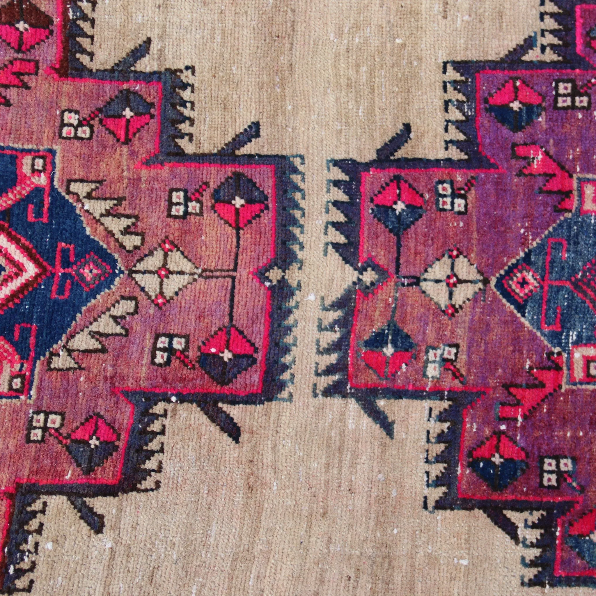 MA38 Handwoven Vintage Rug 3’9x10’8