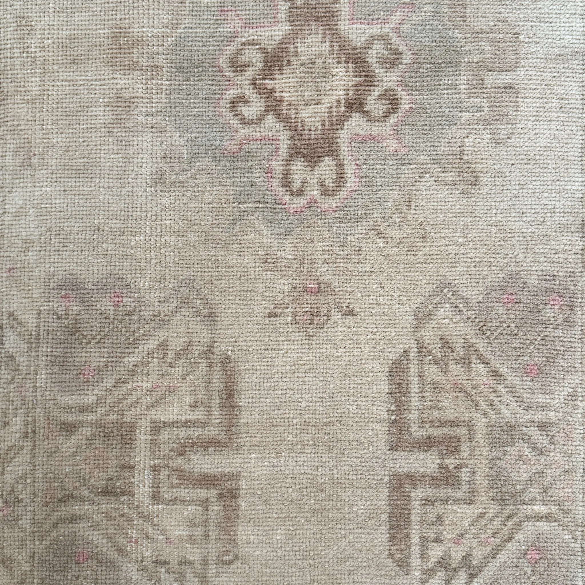 MB132 Handwoven Vintage Rug 1’9x3’8