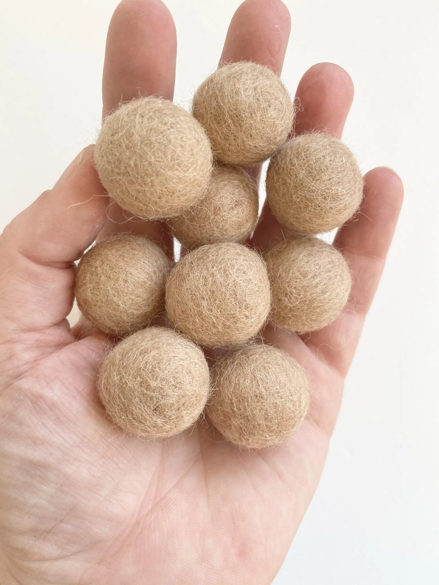 Neutral Gradient - 2.5 cm Felt Pom Pom Balls