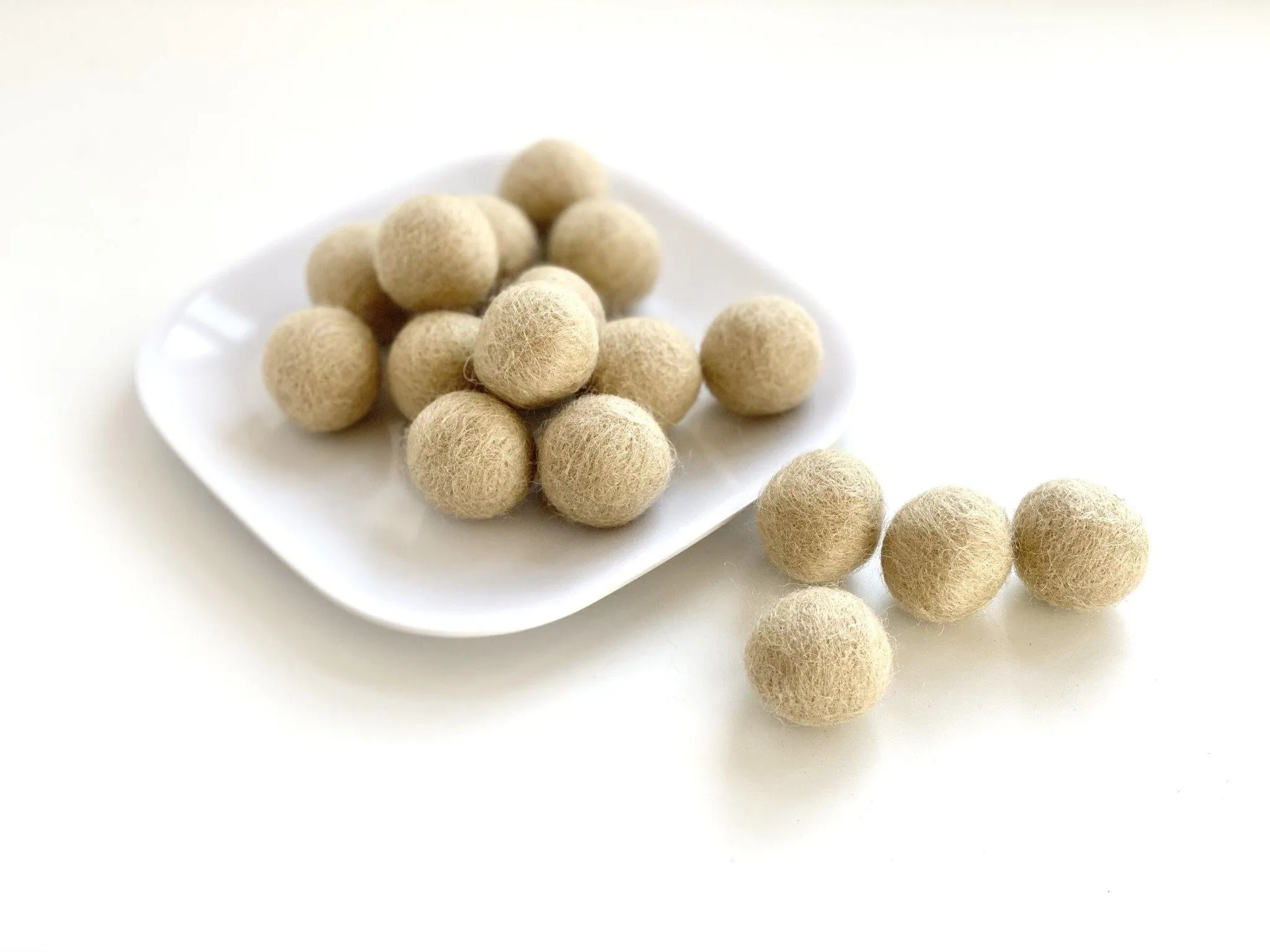Neutral Gradient - 2.5 cm Felt Pom Pom Balls