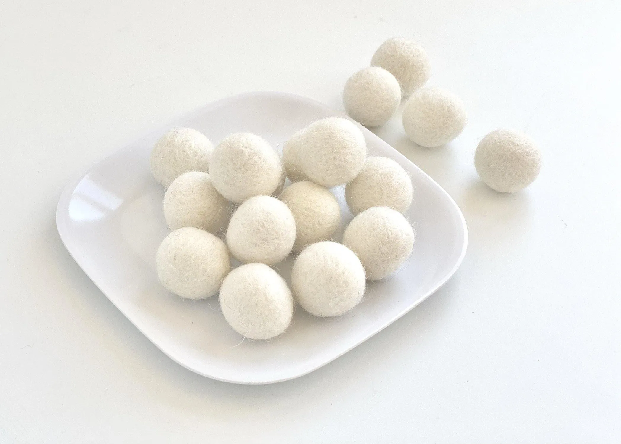 Neutral Gradient - 2.5 cm Felt Pom Pom Balls