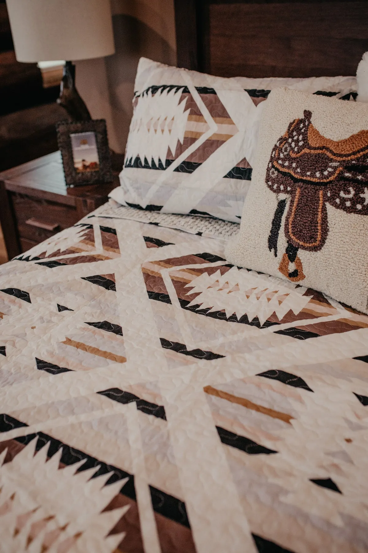 'Winslow Neutral Aztec' Quilt Set (Twin, Queen, King)