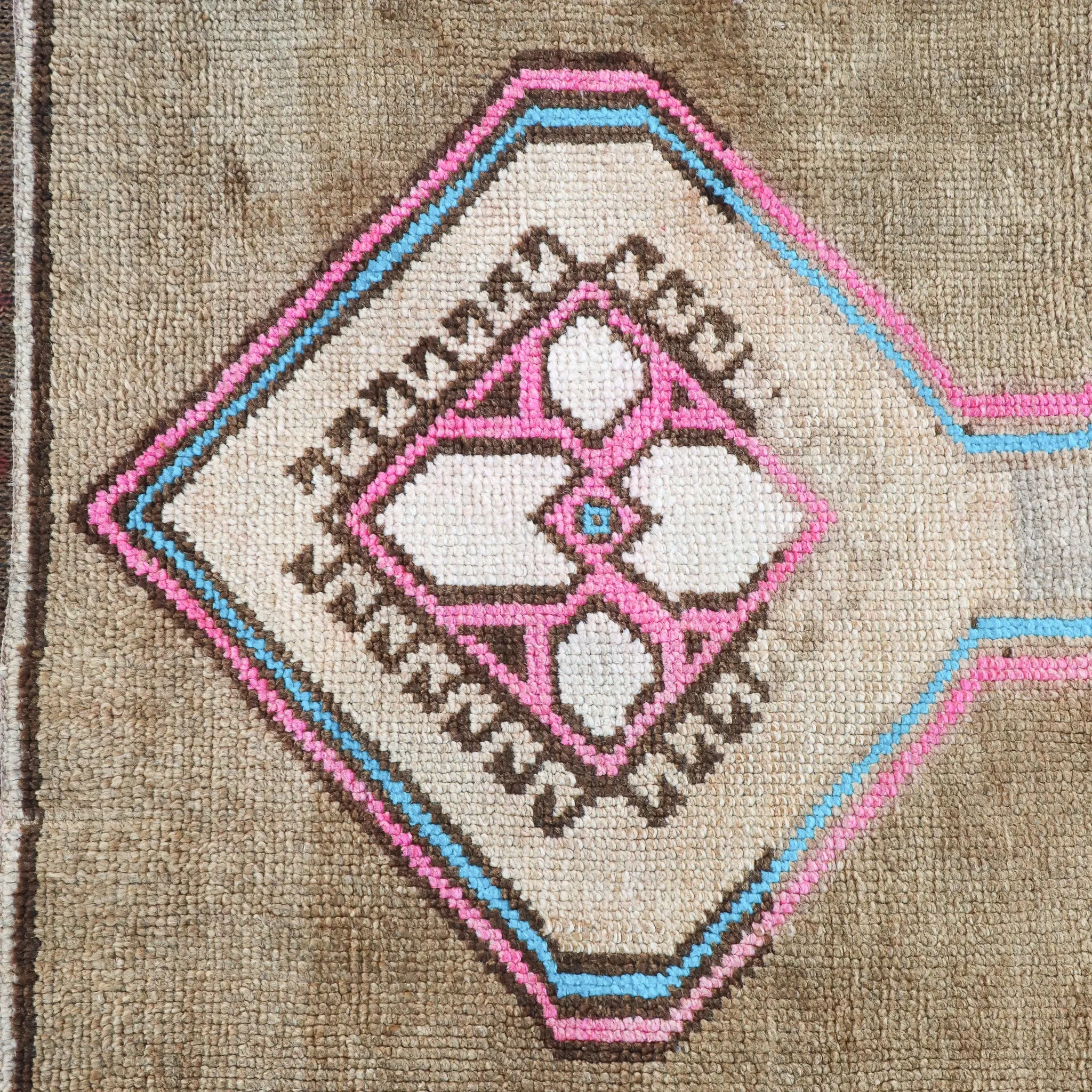 Z325 Handwoven Vintage Rug 2'5x8’5